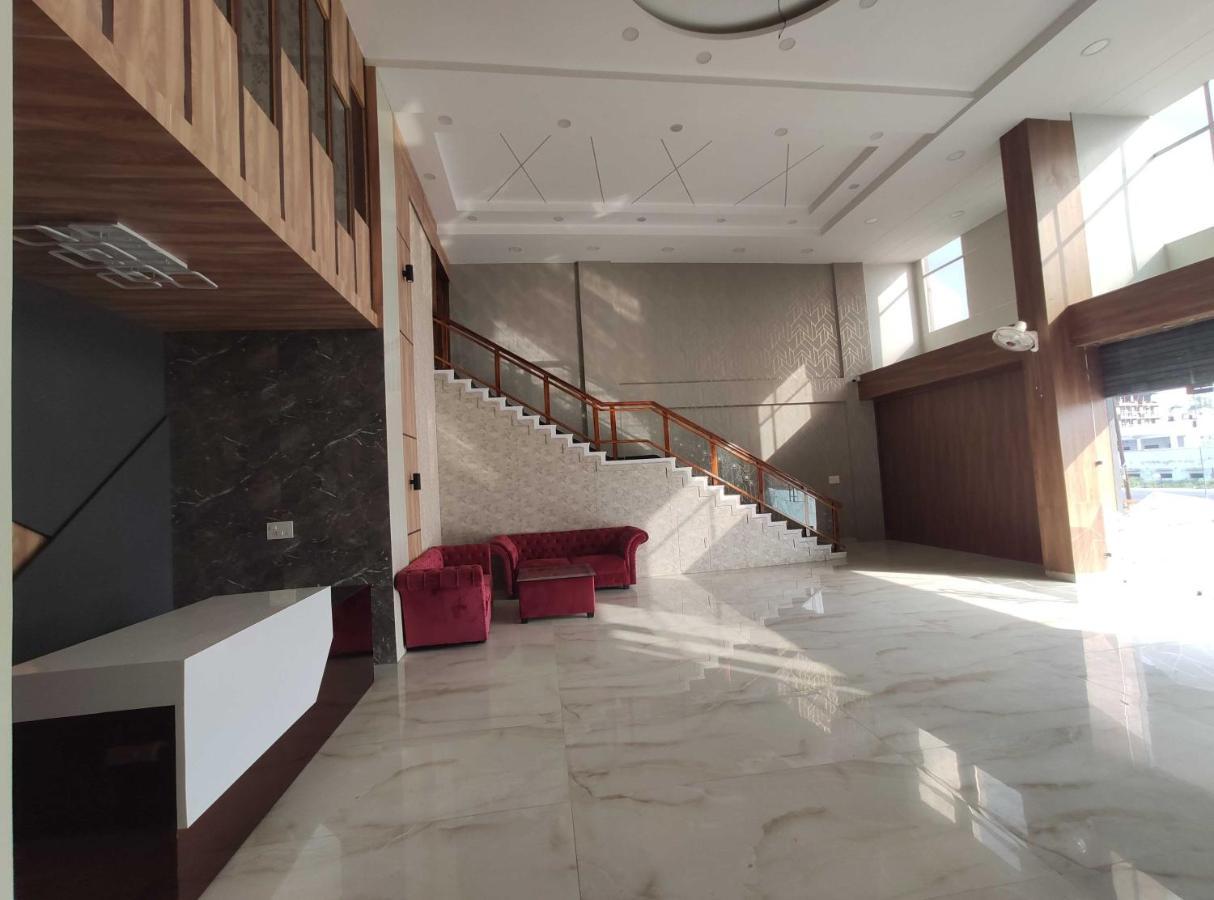 OYO 92169 Apple Leaf Banquet&Hotel Alīgarh Extérieur photo