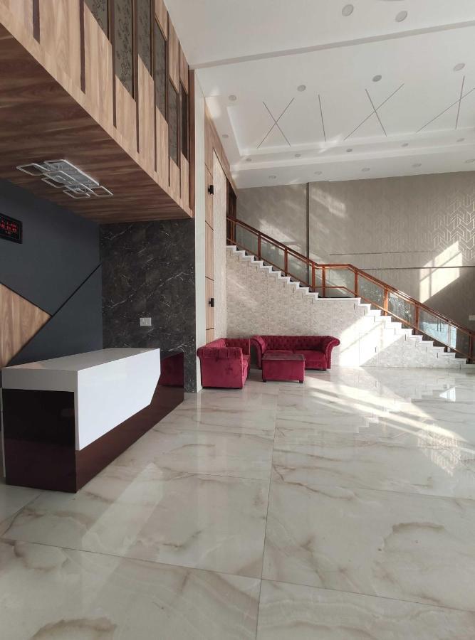 OYO 92169 Apple Leaf Banquet&Hotel Alīgarh Extérieur photo