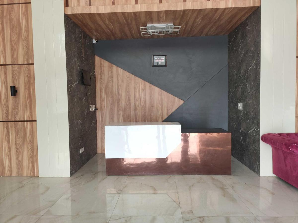 OYO 92169 Apple Leaf Banquet&Hotel Alīgarh Extérieur photo