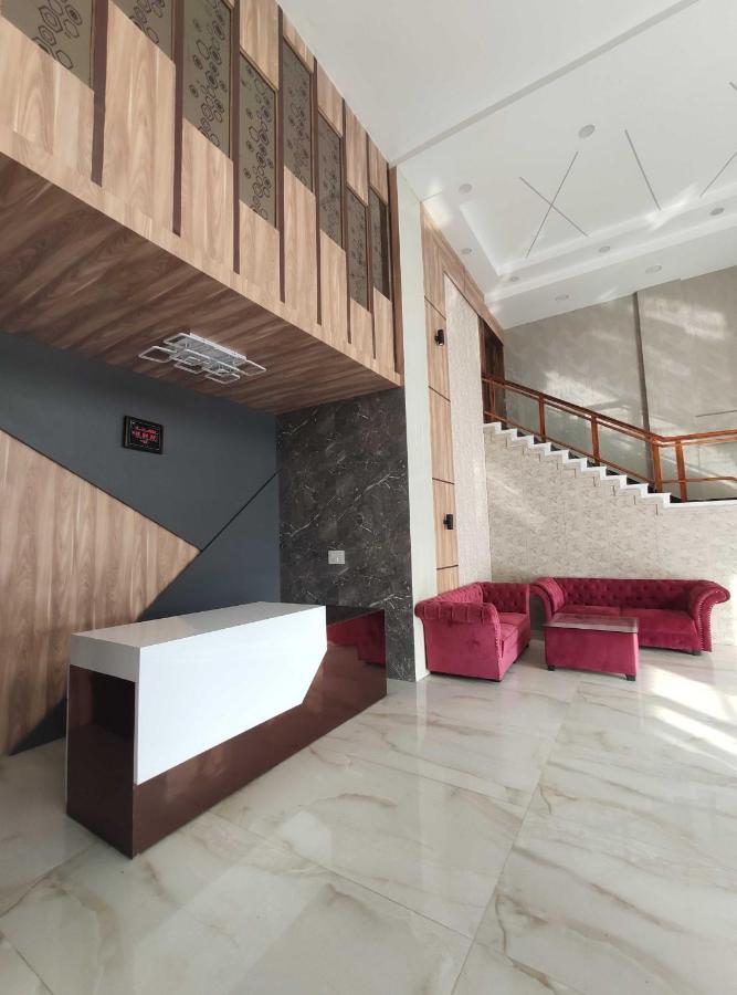 OYO 92169 Apple Leaf Banquet&Hotel Alīgarh Extérieur photo